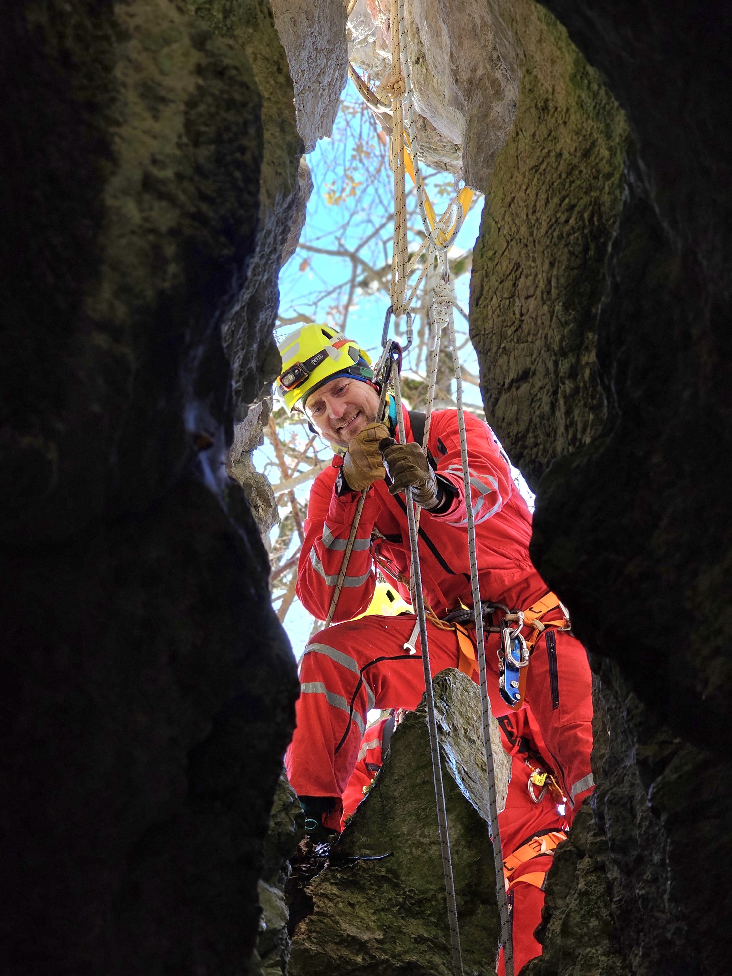 Cover Image for  Pripravnici HGSS Stanice Varaždin pokazali spremnost na godišnjoj vježbi speleospašavanja